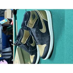 Air Jordan 1 Retro High OG Black and Gold Sneakers